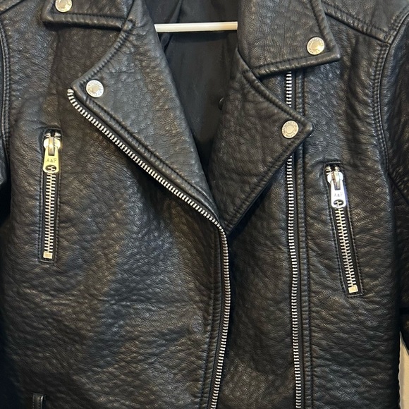 Abercrombie & Fitch • Cropped Fittes Vegan Leather Biker Jacket - Picture 4 of 6